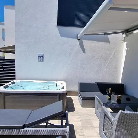 公寓 Bartol Luxury Krk Croatia, With Own Hot Tub - Whirlpool *