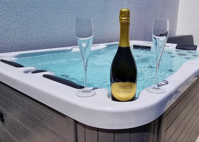 アパート Bartol Luxury Krk Croatia, With Own Hot Tub - Whirlpool クルク